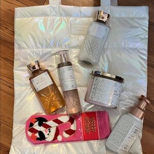 Bath & Body Works Pure Wonder 6 Item Gift Set with Cream Tote